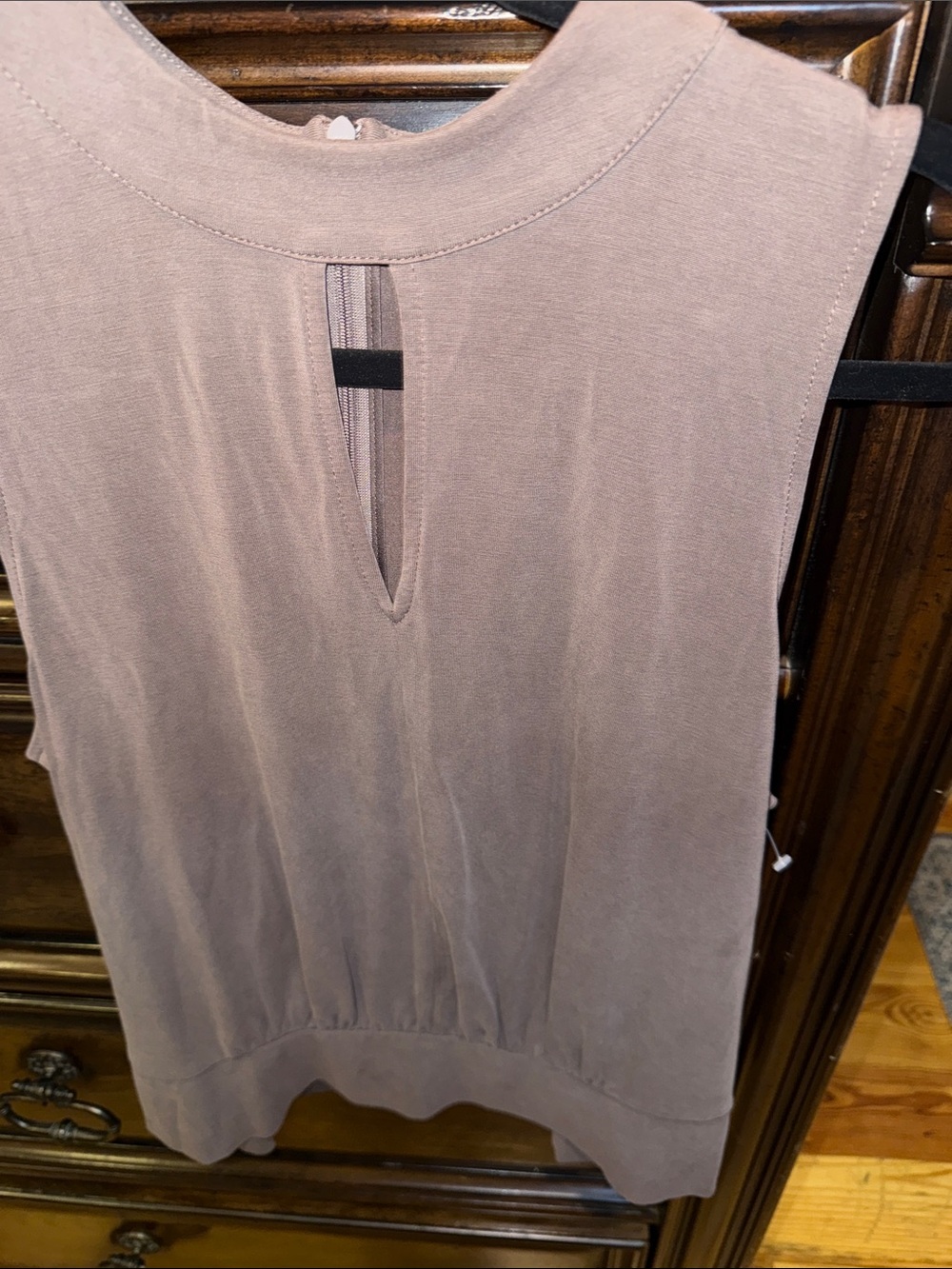 White House Black Market Mauve Tank Top with Keyhole